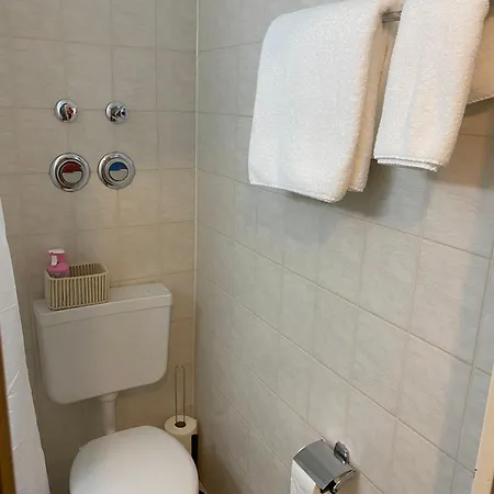 Apartment, Monteurwohnung Mit Ruhiger Terrasse In