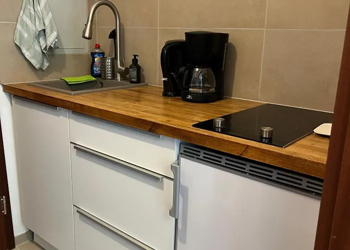 Apartamento Apartment, Monteurwohnung Mit Ruhiger Terrasse In *